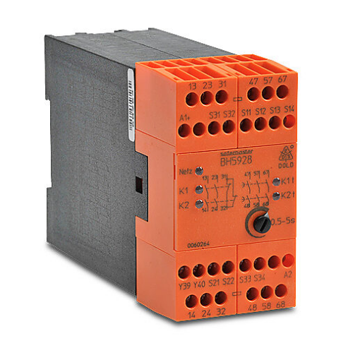 Safety Relay, Emergency Stop And Safety Gates, Release Delay, 0.5 To 5S, 2-Channel