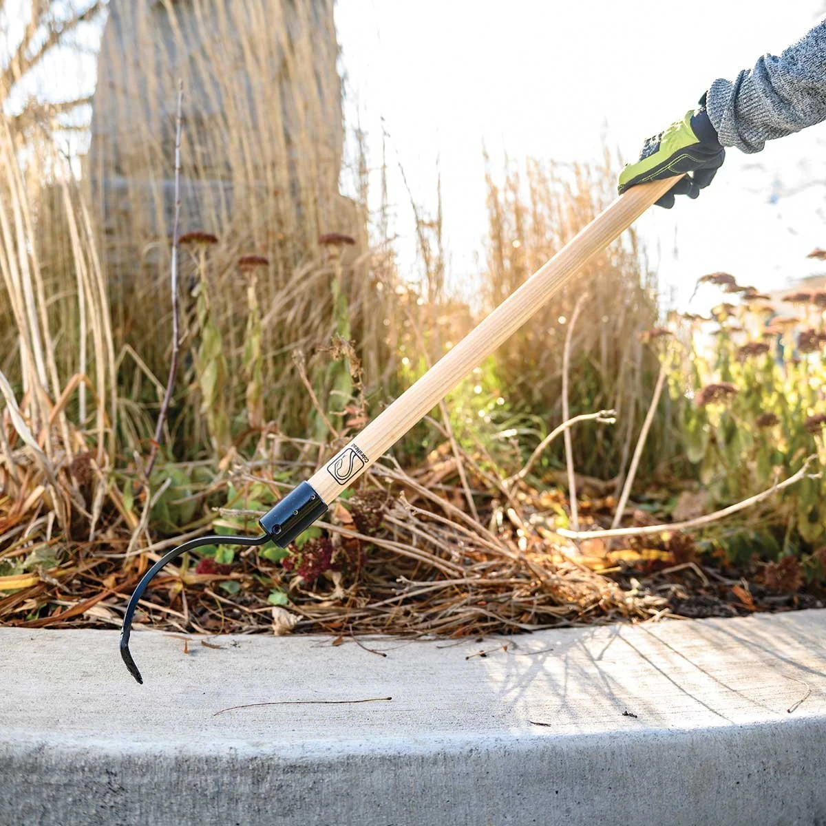 Cobrahead Long Handle Weeder And Cultivator