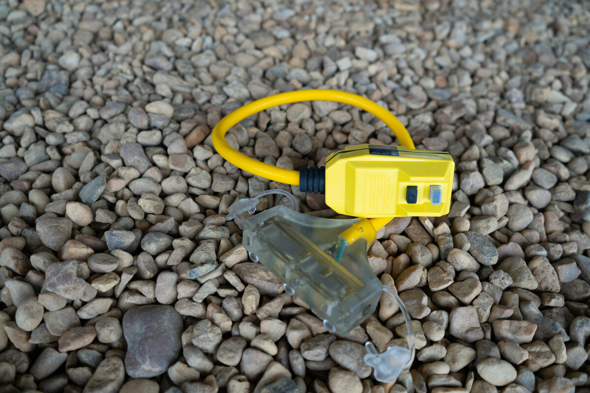 Pig Tail Extension Cord, 2 ft, Rainproof, 15 A GFCI, 12 Gauge, 3 Conductor